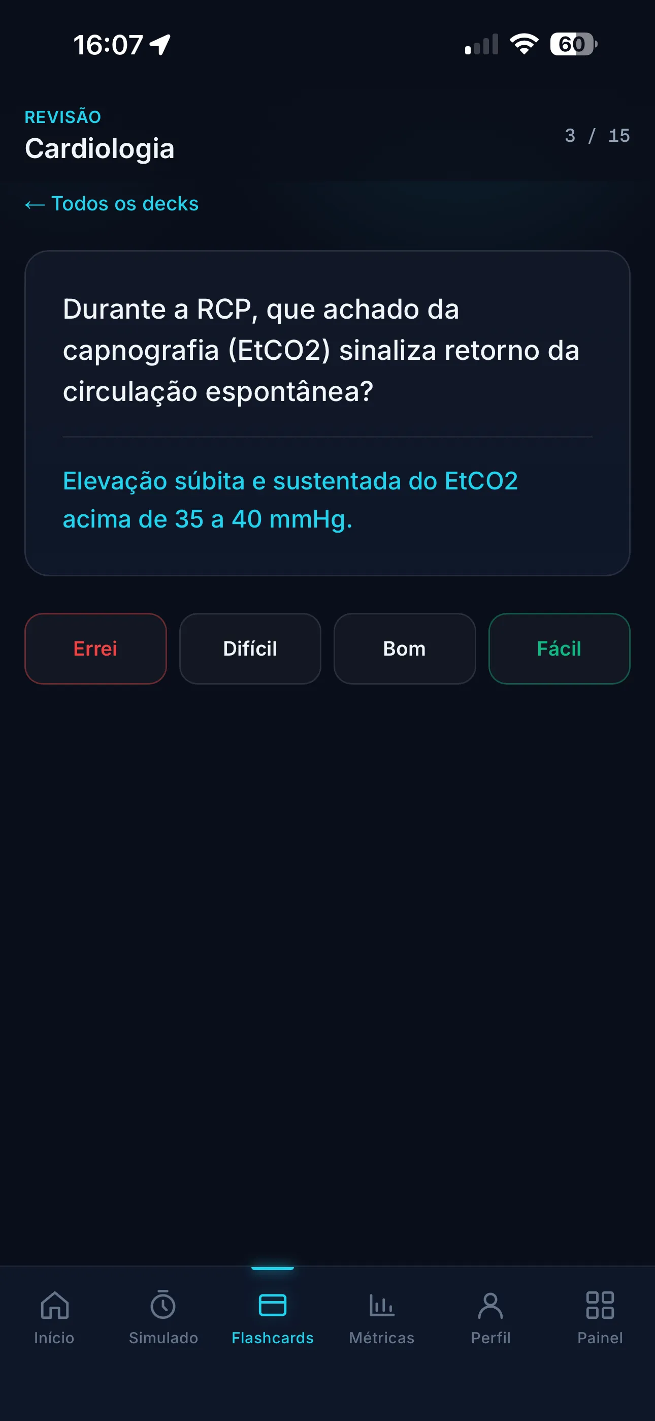 Flashcard de estudo espaçado no CRIT Questões: pergunta sobre capnografia durante a ressuscitação, resposta revelada e os botões Errei, Difícil, Bom e Fácil que definem quando o cartão volta.